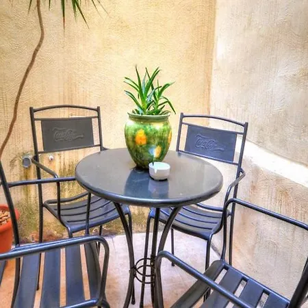 Szálloda Modern San Ġiljan
